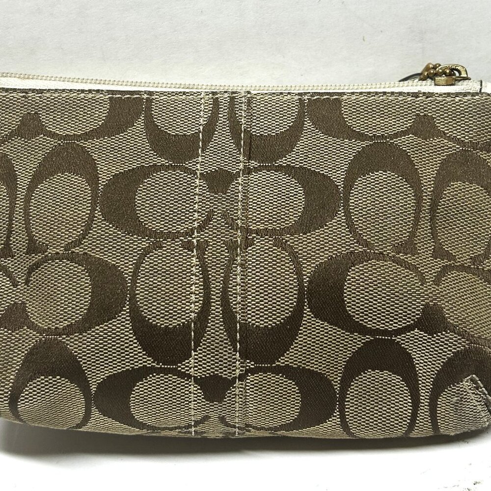 COACH wristlet/clutch - Picture 3 of 9